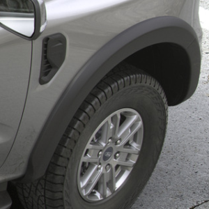 Zaščitne obloge blatnikov spredaj in zadaj, mat črne barve